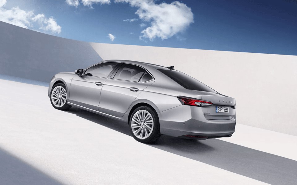 SKODA Superb ferdehátú